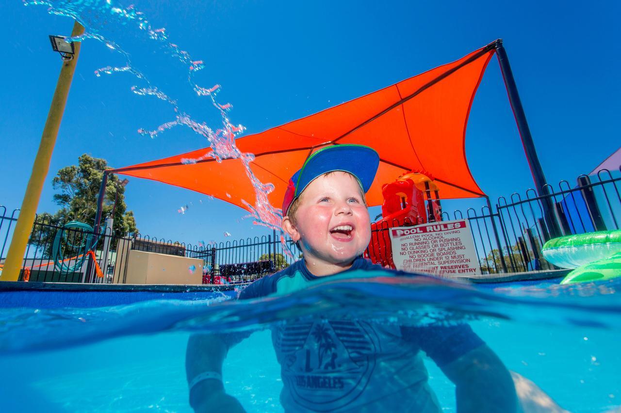 Big4 Traralgon Park Lane Holiday Park Esterno foto